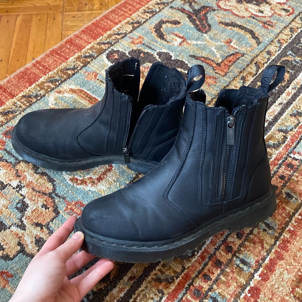 Dr.Marten Alyson boots. In great shape very comfy but too big for me!